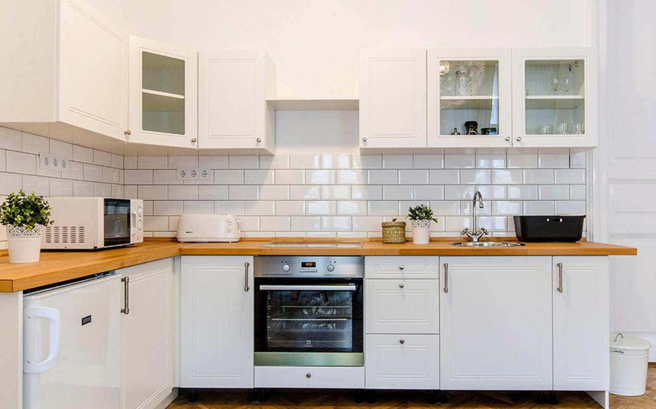 Cozy 2 Bedroom Apartment In Terez Boulevard. บูดาเปสต์ ภายนอก รูปภาพ