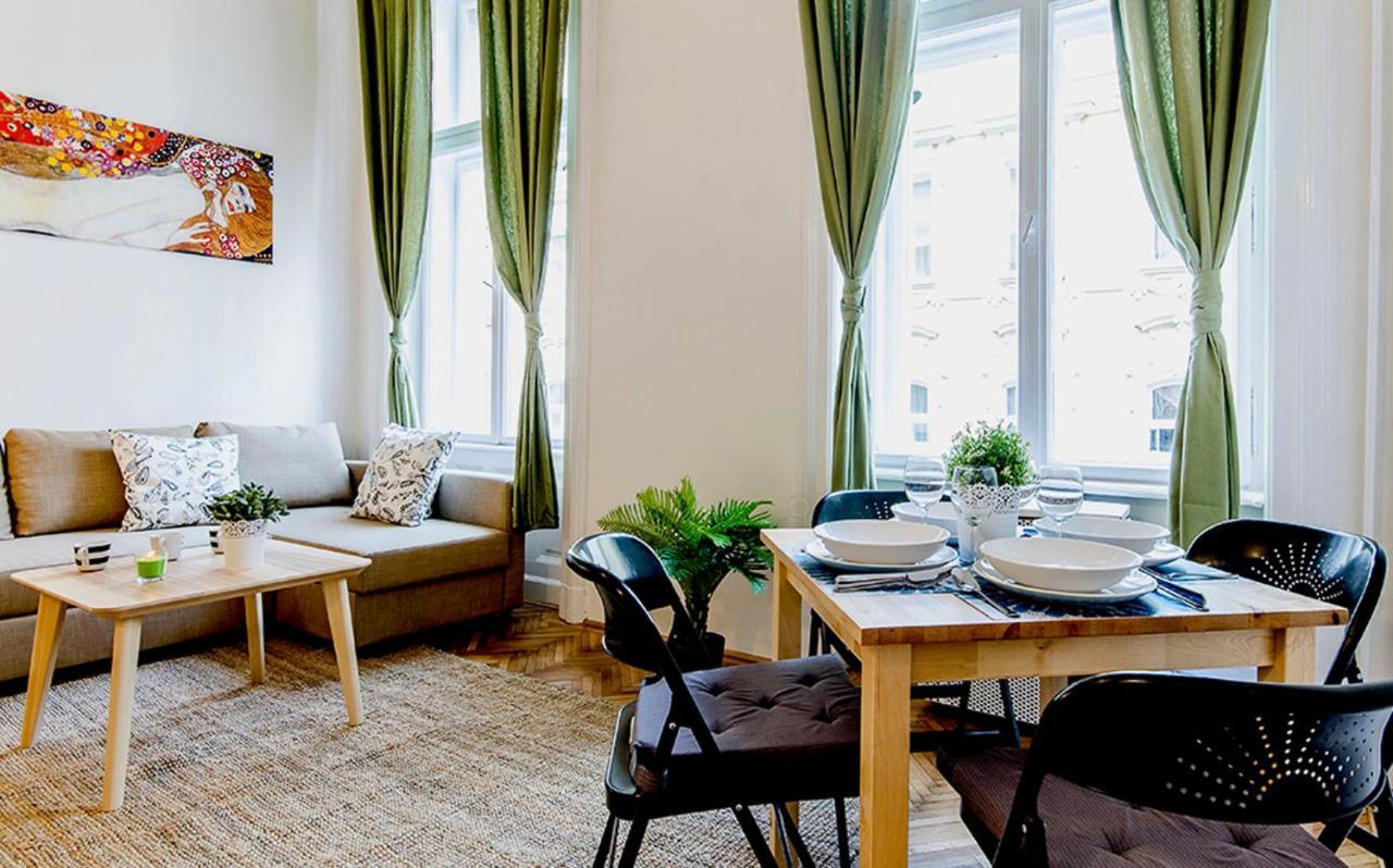 Cozy 2 Bedroom Apartment In Terez Boulevard. บูดาเปสต์ ภายนอก รูปภาพ