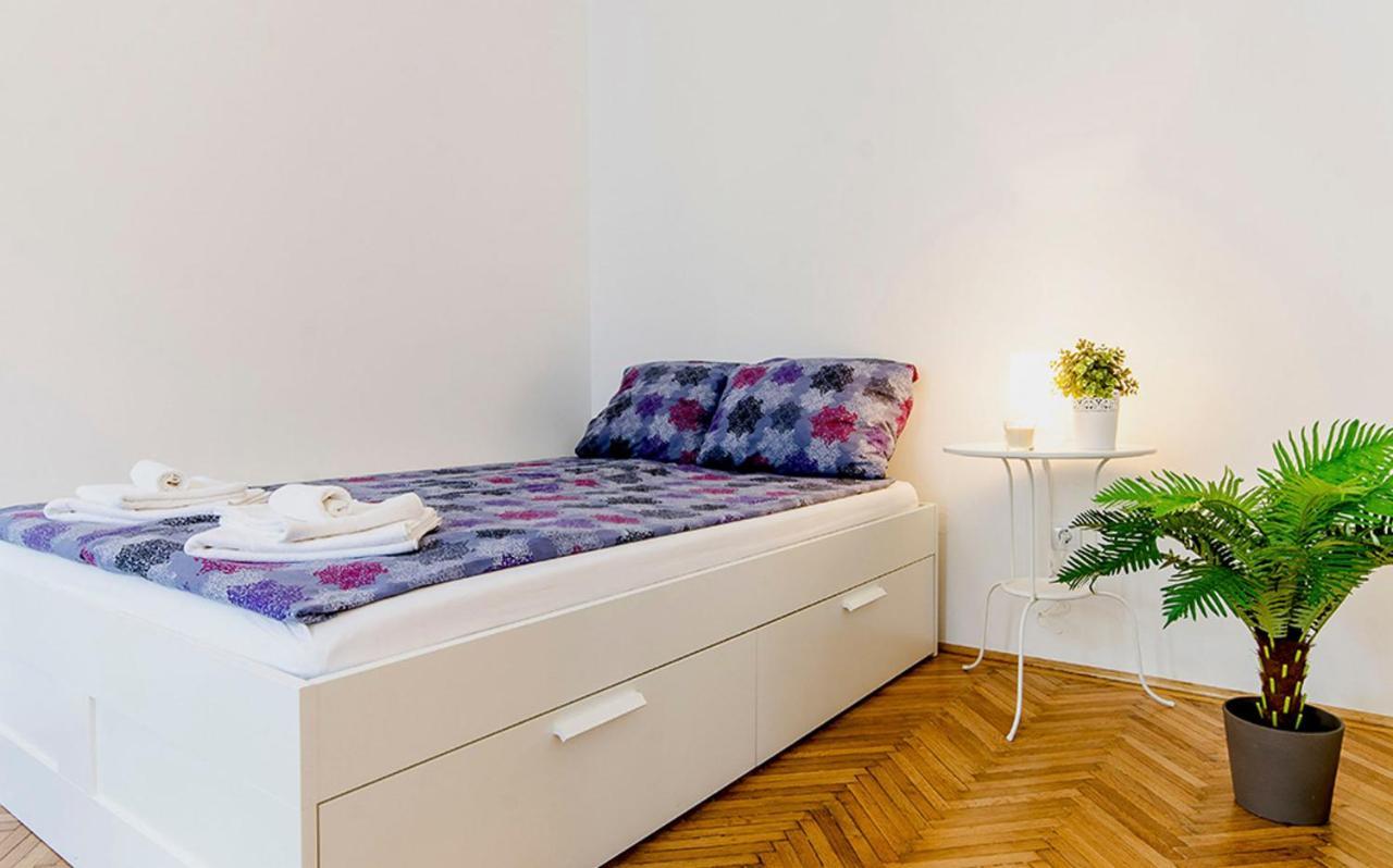 Cozy 2 Bedroom Apartment In Terez Boulevard. บูดาเปสต์ ภายนอก รูปภาพ
